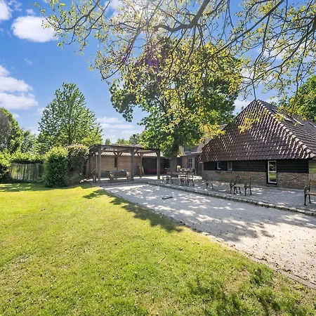 Brabant Mansion For Groups, Cleaning Included Asten