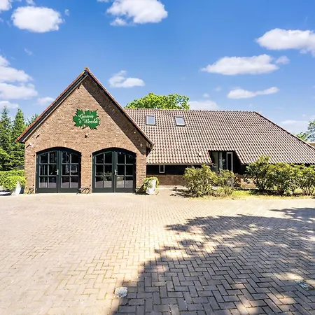 Brabant Mansion For Groups, Cleaning Included *