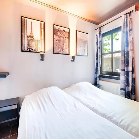 Brabant Mansion For Groups, Cleaning Included *